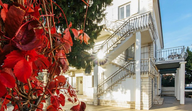 Cozy apartment in Jezera with WiFi