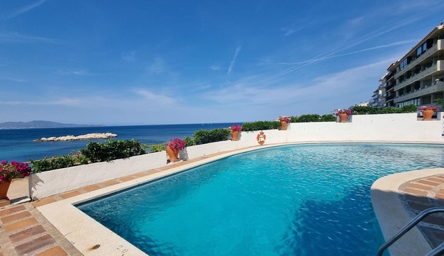 Cozy apartment in L'Escala near the beach