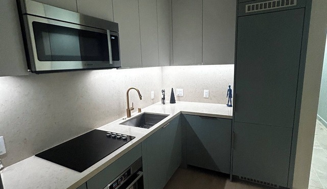 Cozy apartment in LA with WiFi, AC, fitness room sauna steam room sauna and pool