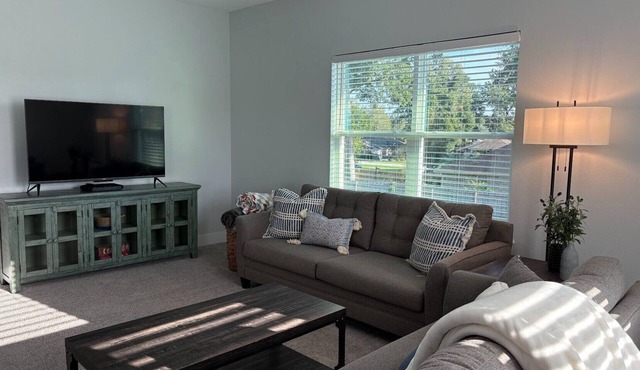 Cozy Apartment in Lake City, only minutes from the baseball fields and food!