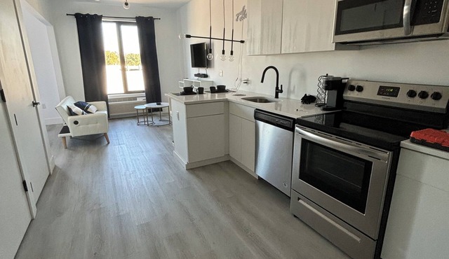 Cozy apartment in lovely Elizabeth with WiFi, fitness room, AC