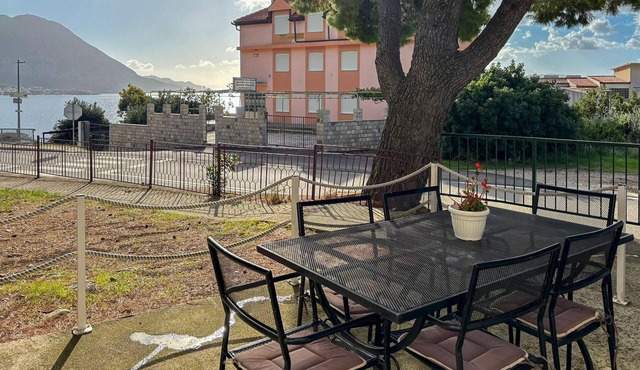 Cozy apartment in Makarska with WiFi