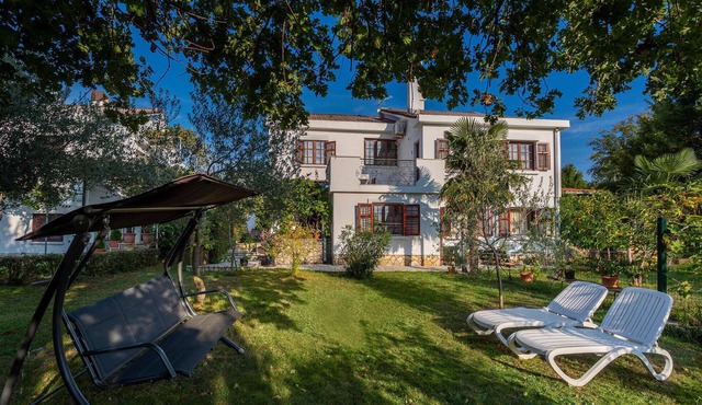 Cozy apartment in Malinska
