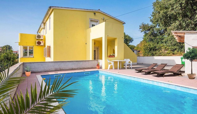 Cozy apartment in Marcana with swimming pool