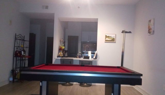 Cozy apartment in Midtown Atlanta Parking space view pool table spacious & clean