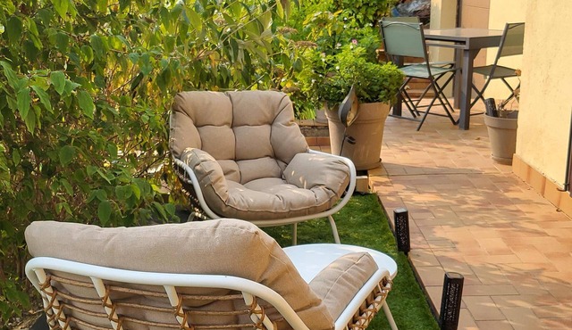 Cozy Apartment in Millau Private Terrace, Pouncho