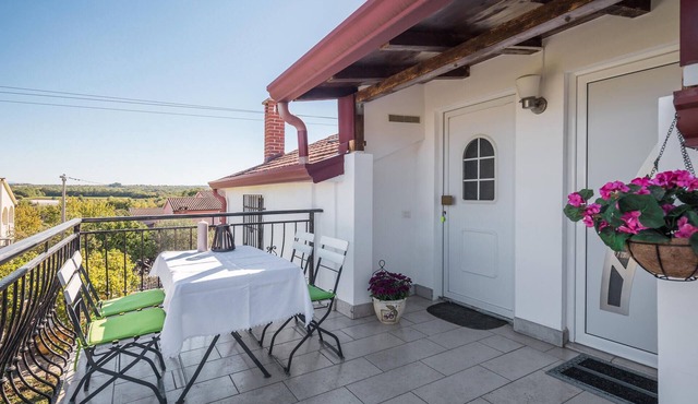 Cozy apartment in Musalez with WiFi