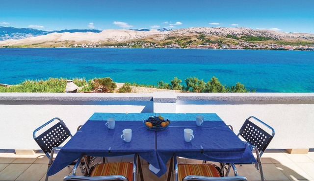 Cozy apartment in Pag with WiFi
