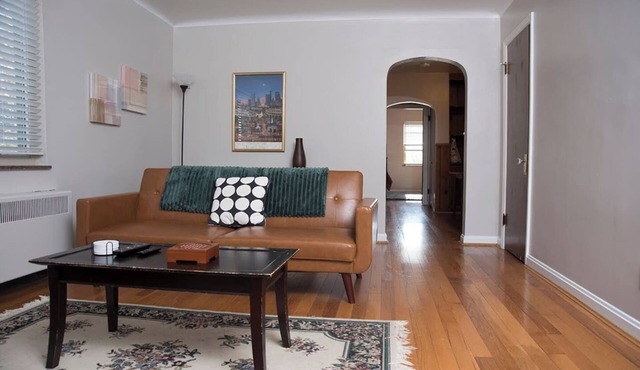 Cozy Apartment in Pleasant Ridge
