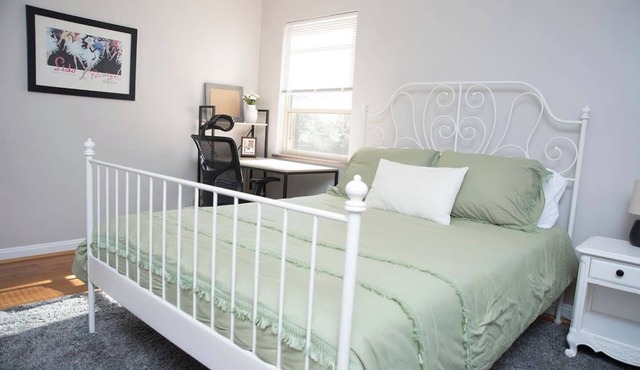 Cozy Apartment in Pleasant Ridge