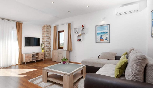 Cozy apartment in Porec with WiFi