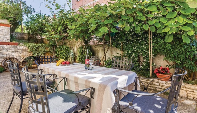Cozy apartment in Pula with WiFi
