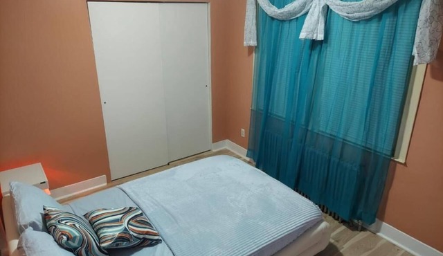 Cozy Apartment in Queens with MAXIMUM 2 guests allowed. Unit Shared with host.