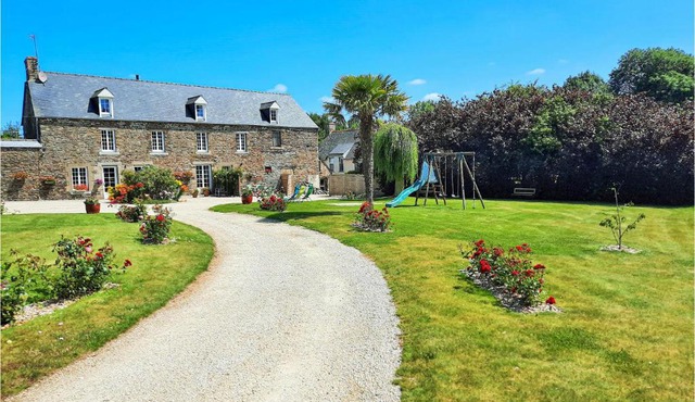 Cozy Apartment In Roz-Landrieux