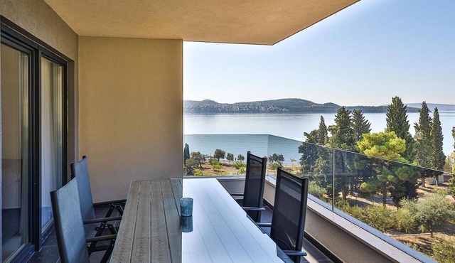 Cozy apartment in Seget Donji with WiFi