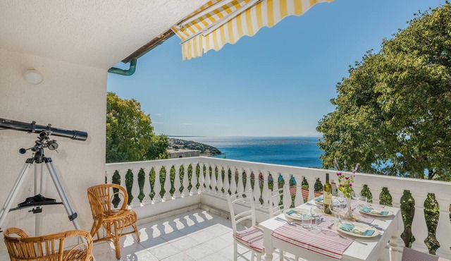 Cozy apartment in Stara Baska with WiFi