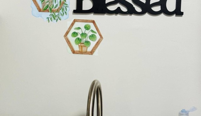 Cozy apartment in superb Monroeville with fitness room, WiFi, AC