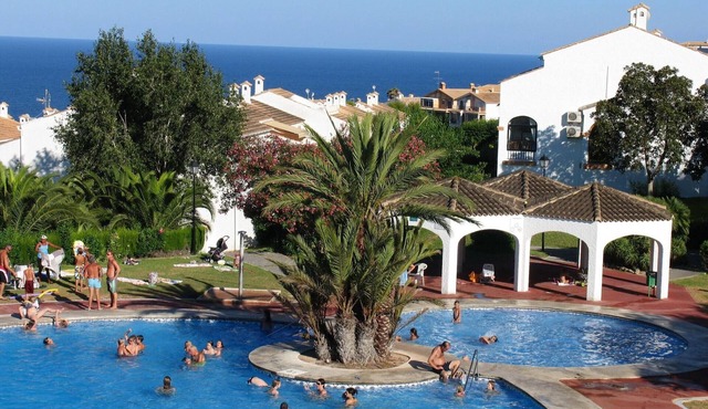 Cozy apartment in Santa Pola with parking