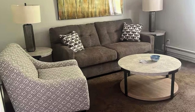 Cozy apartment in tranquil Muncie with AC, WiFi