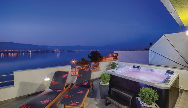 Cozy apartment in Trogir with sauna