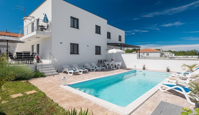 Cozy apartment in Umag