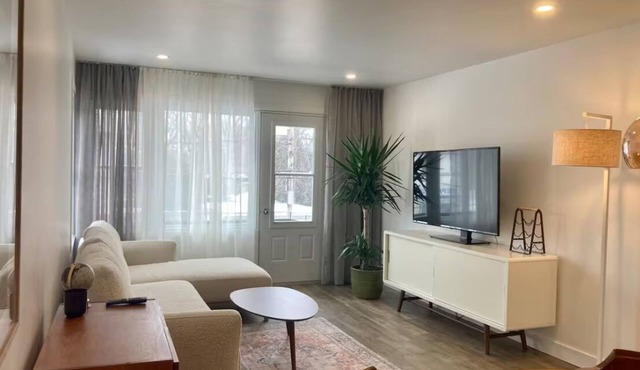 Cozy apartment in Vieux-Longueuil, ideal for visitors and telecommuters