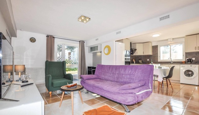 Cozy apartment in Vinassan with WiFi