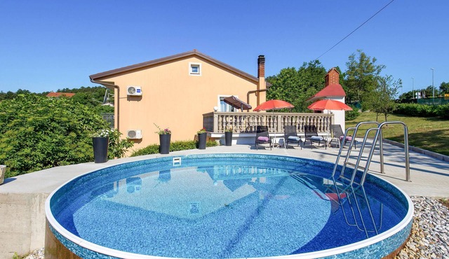 Cozy apartment in Viskovo with WiFi