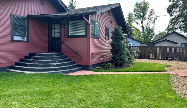 Cozy apartment in wonderful Bend with WiFi, AC