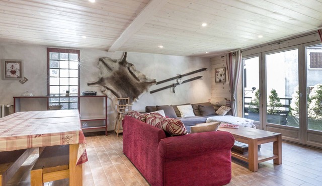 Cozy apartment near shops, central location, garage included, pets allowed