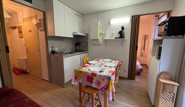 Cozy apartment near slopes, balcony, parking