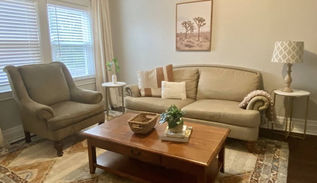 Cozy Apartment on Quiet St Near Casino, Stadiums and Downtown. Pet Friendly!
