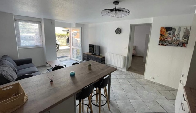 Cozy apartment on the ground floor with private square