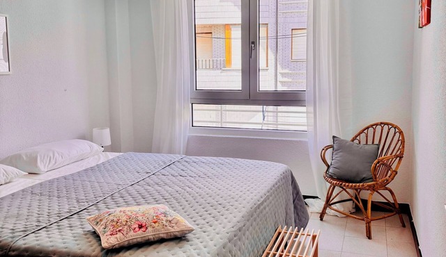 Cozy apartment on the coast. Swimming pool and tennis court. Ideal for couples.