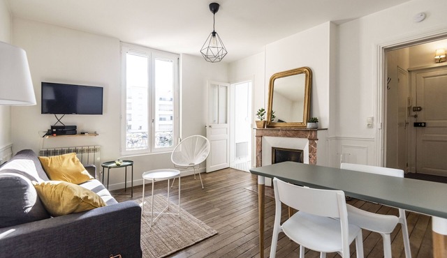 Cozy apartment renovated to less than 10 minutes walk from the station!