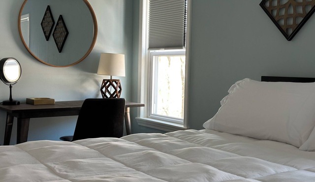 Cozy apartment right in Downtown Downers Grove