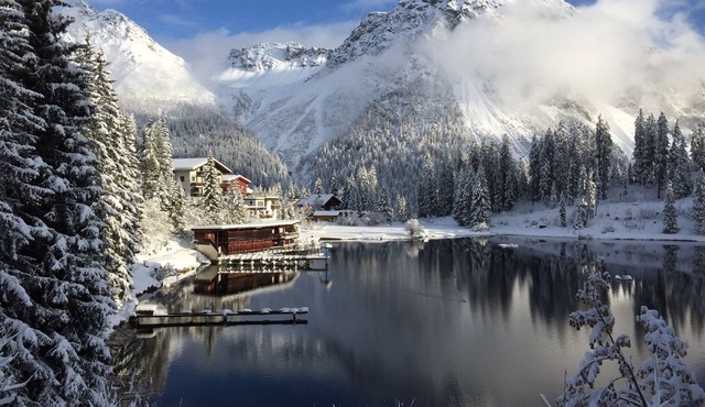 Cozy apartment right on the ski slope in the heart of Arosa, with all-day sunshine