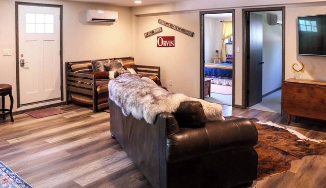 Cozy apartment suite located steps from the North Platte River