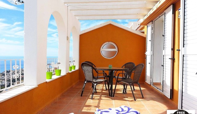 Cozy apartment with breathtaking sea views (Free Wi-Fi, 2 Infinity Pools)