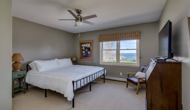 Cozy apartment w/river view near boat launch