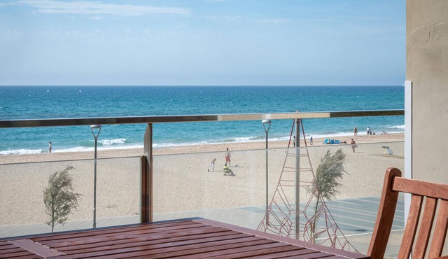 Cozy apartment with sea view and air conditioning in Torredembarra