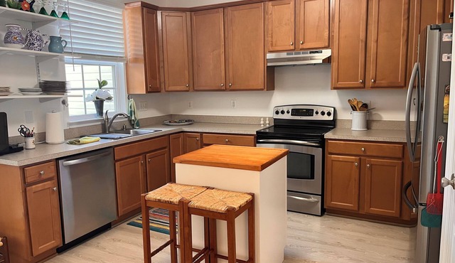Cozy apartment with full size kitchen and parking in Shepherdstown WV