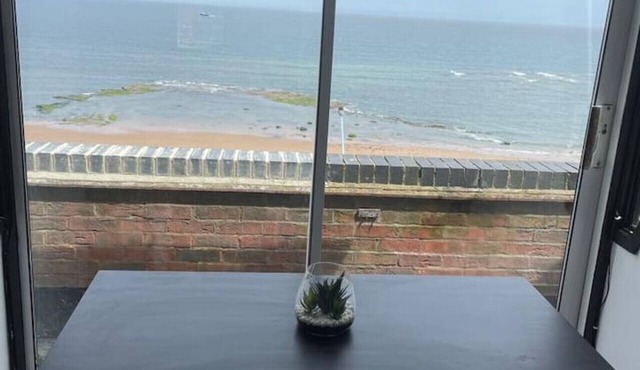 Cozy apartment with sea view