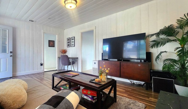 Cozy Apartment with 2 bedrooms, full kitchen, 1 bathroom