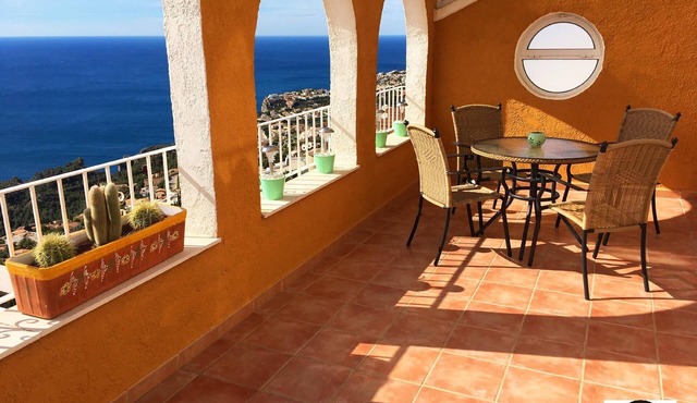 Cozy apartment with breathtaking sea views (Free Wi-Fi, 2 Infinity Pools)