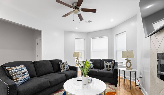 Cozy Apartment with Location near the University of Chicago & Lake Shore Drive