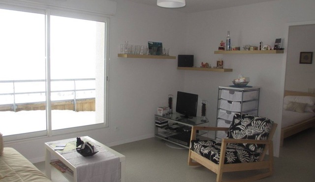 Cozy Apartment with Mountain Views - Sleeps 6, Free Parking, Ski Locker Included