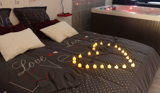 Cozy apartment with private Jacuzzi for a romantic night