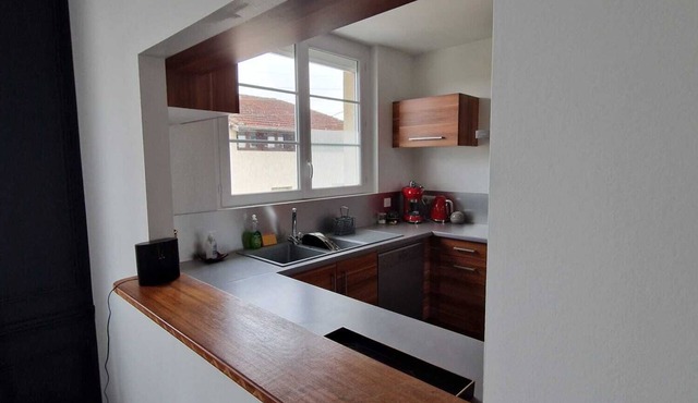 Cozy apartment with terrace, close to train station and city centernn