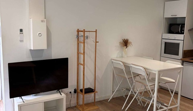 Cozy Apartment with Terrace in Reims
